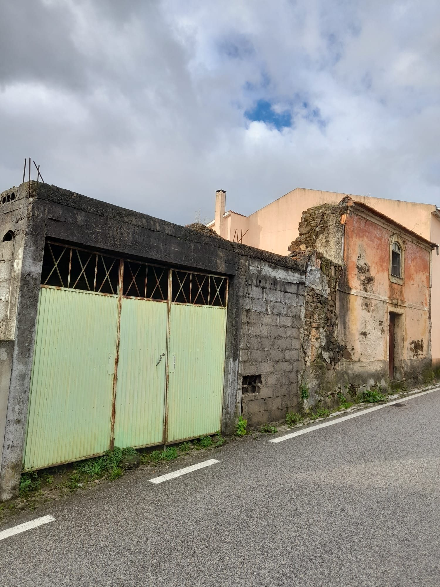 Moradia para restaurar – Vila Facaia
