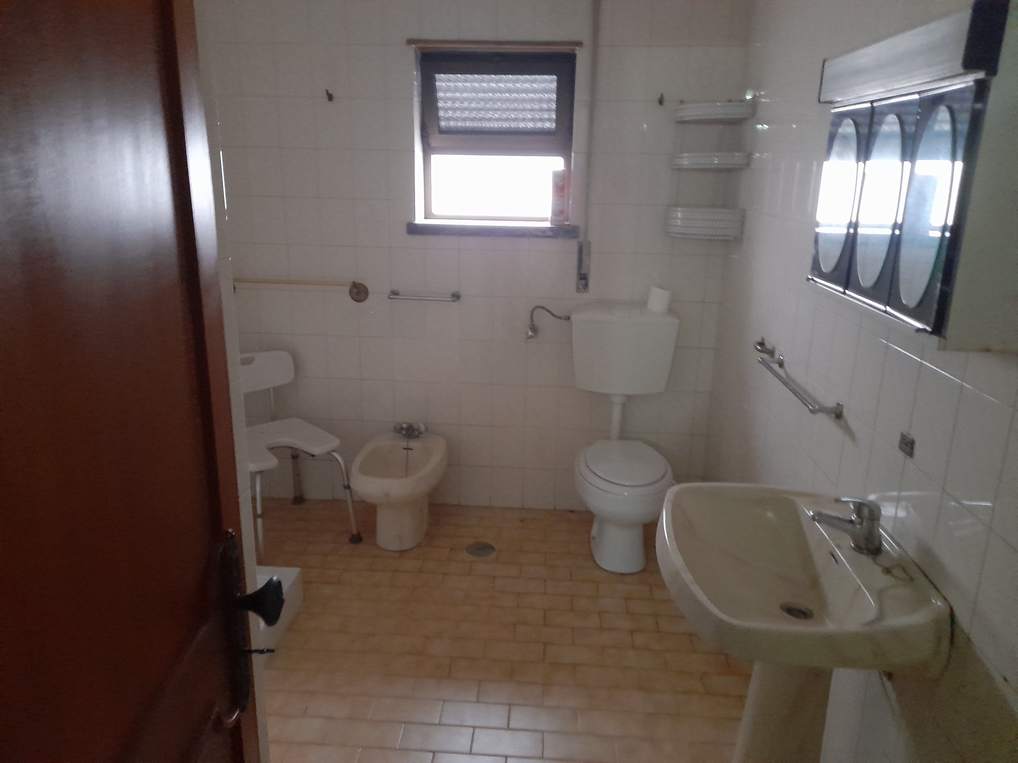 Moradia T4 com espaço comercial - foto 8